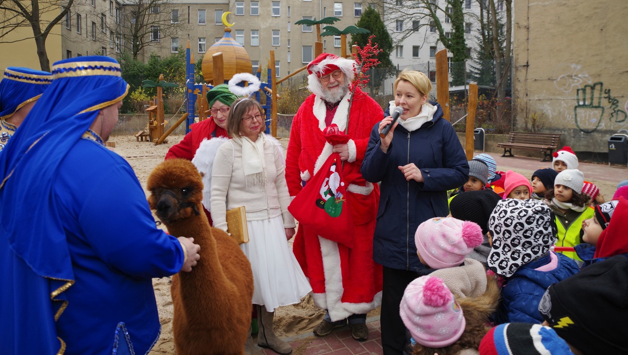 Weihnachtsengel Nikolaus und Bürgermeisterin